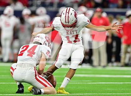 Thumbnail 2 in King vs. Katy (UIL 6A Div 2 Region 3 Finals) photogallery.