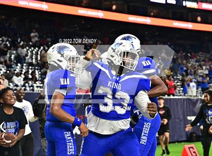 Thumbnail 3 in King vs. Katy (UIL 6A Div 2 Region 3 Finals) photogallery.
