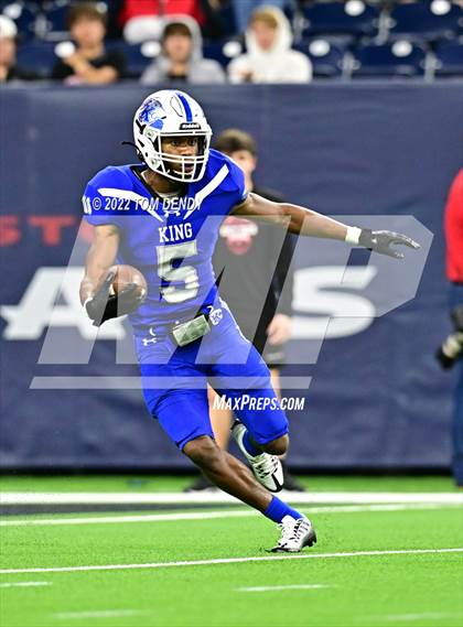 Thumbnail 3 in King vs. Katy (UIL 6A Div 2 Region 3 Finals) photogallery.