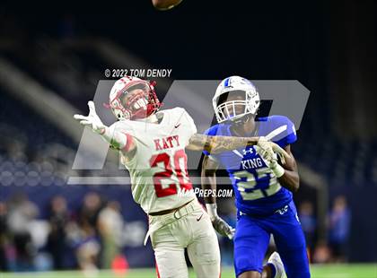 Thumbnail 3 in King vs. Katy (UIL 6A Div 2 Region 3 Finals) photogallery.
