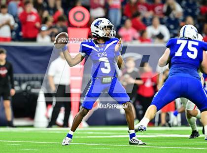 Thumbnail 3 in King vs. Katy (UIL 6A Div 2 Region 3 Finals) photogallery.
