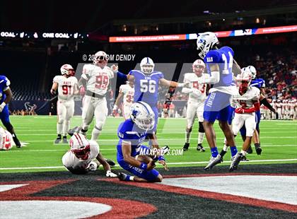 Thumbnail 3 in King vs. Katy (UIL 6A Div 2 Region 3 Finals) photogallery.