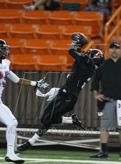 Thumbnail 1 in St. Louis vs. 'Iolani  photogallery.