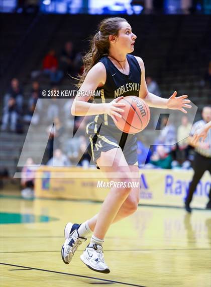 Thumbnail 2 in East Central vs Noblesville (Hall of Fame Classic) photogallery.