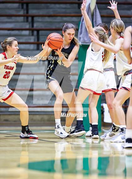 Thumbnail 1 in East Central vs Noblesville (Hall of Fame Classic) photogallery.