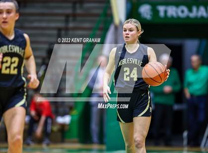 Thumbnail 2 in East Central vs Noblesville (Hall of Fame Classic) photogallery.