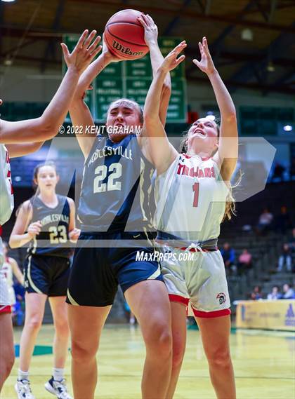 Thumbnail 1 in East Central vs Noblesville (Hall of Fame Classic) photogallery.