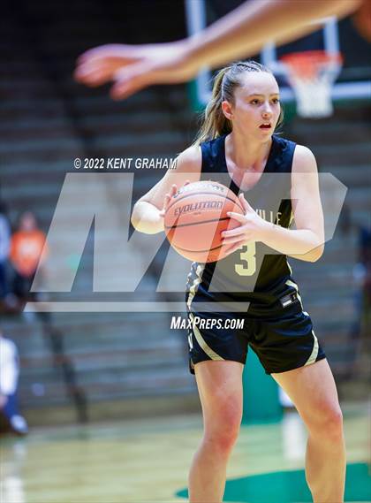 Thumbnail 1 in East Central vs Noblesville (Hall of Fame Classic) photogallery.