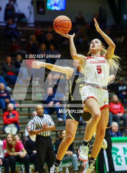 Thumbnail 3 in East Central vs Noblesville (Hall of Fame Classic) photogallery.