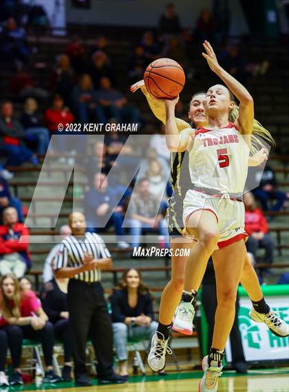 Thumbnail 2 in East Central vs Noblesville (Hall of Fame Classic) photogallery.