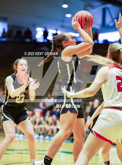 Thumbnail 2 in East Central vs Noblesville (Hall of Fame Classic) photogallery.
