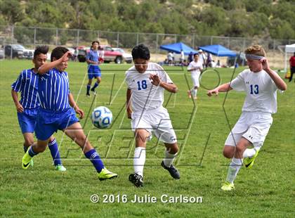 Thumbnail 2 in Bloomfield vs Lovington (Aztec Invitational) photogallery.