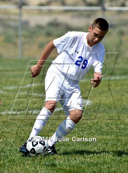 Thumbnail 2 in Bloomfield vs Lovington (Aztec Invitational) photogallery.