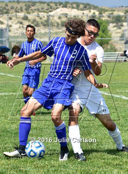 Thumbnail 2 in Bloomfield vs Lovington (Aztec Invitational) photogallery.