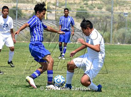 Thumbnail 1 in Bloomfield vs Lovington (Aztec Invitational) photogallery.