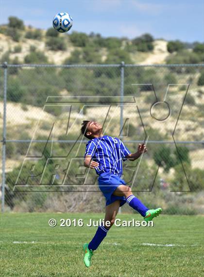 Thumbnail 3 in Bloomfield vs Lovington (Aztec Invitational) photogallery.