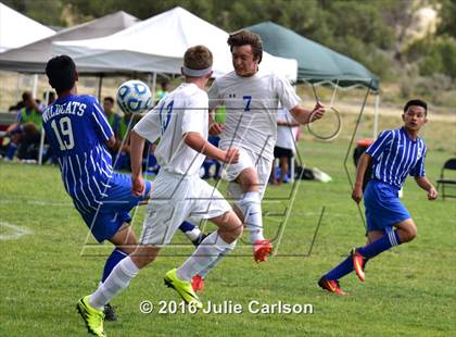 Thumbnail 3 in Bloomfield vs Lovington (Aztec Invitational) photogallery.