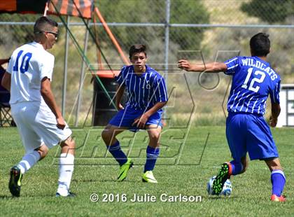Thumbnail 3 in Bloomfield vs Lovington (Aztec Invitational) photogallery.