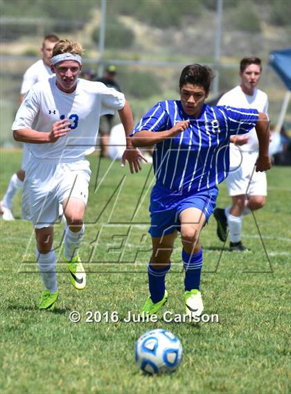 Thumbnail 1 in Bloomfield vs Lovington (Aztec Invitational) photogallery.