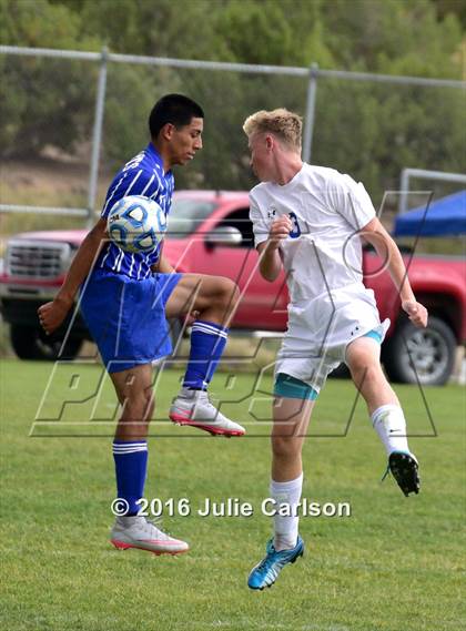 Thumbnail 2 in Bloomfield vs Lovington (Aztec Invitational) photogallery.