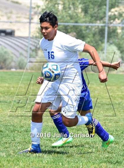 Thumbnail 1 in Bloomfield vs Lovington (Aztec Invitational) photogallery.