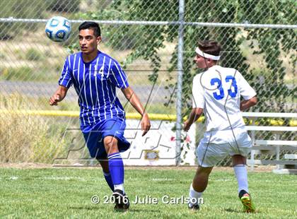 Thumbnail 1 in Bloomfield vs Lovington (Aztec Invitational) photogallery.