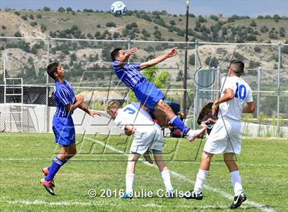 Thumbnail 3 in Bloomfield vs Lovington (Aztec Invitational) photogallery.