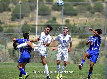Thumbnail 2 in Bloomfield vs Lovington (Aztec Invitational) photogallery.