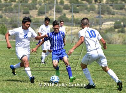 Thumbnail 3 in Bloomfield vs Lovington (Aztec Invitational) photogallery.