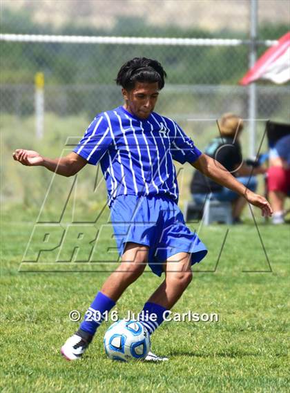 Thumbnail 3 in Bloomfield vs Lovington (Aztec Invitational) photogallery.