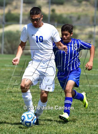 Thumbnail 1 in Bloomfield vs Lovington (Aztec Invitational) photogallery.