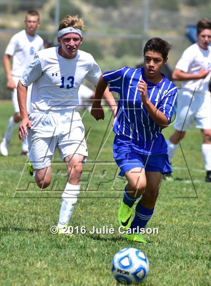 Thumbnail 2 in Bloomfield vs Lovington (Aztec Invitational) photogallery.