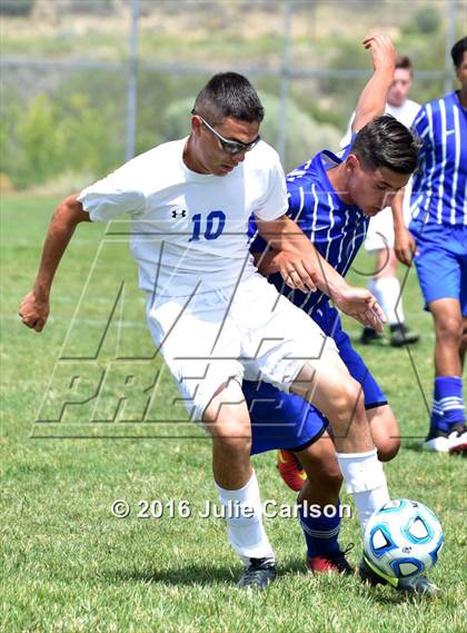 Thumbnail 1 in Bloomfield vs Lovington (Aztec Invitational) photogallery.