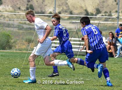 Thumbnail 2 in Bloomfield vs Lovington (Aztec Invitational) photogallery.