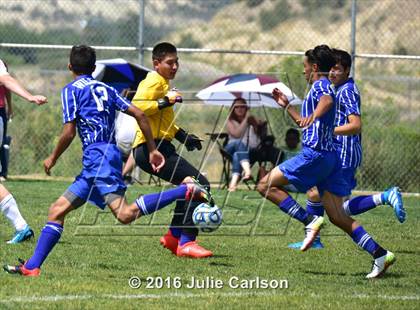 Thumbnail 2 in Bloomfield vs Lovington (Aztec Invitational) photogallery.