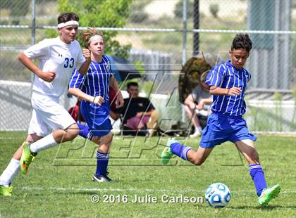 Thumbnail 3 in Bloomfield vs Lovington (Aztec Invitational) photogallery.
