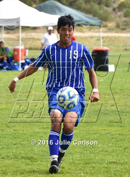 Thumbnail 3 in Bloomfield vs Lovington (Aztec Invitational) photogallery.