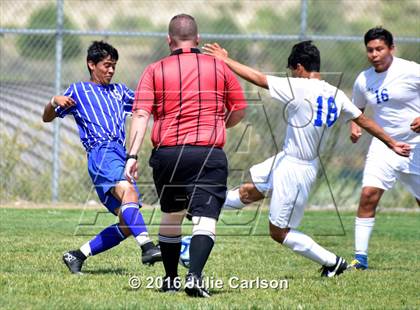 Thumbnail 1 in Bloomfield vs Lovington (Aztec Invitational) photogallery.