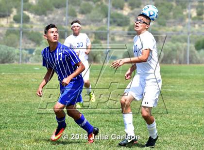 Thumbnail 1 in Bloomfield vs Lovington (Aztec Invitational) photogallery.