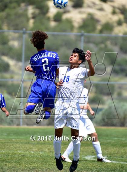 Thumbnail 1 in Bloomfield vs Lovington (Aztec Invitational) photogallery.
