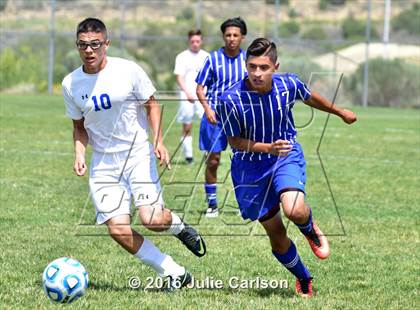 Thumbnail 1 in Bloomfield vs Lovington (Aztec Invitational) photogallery.