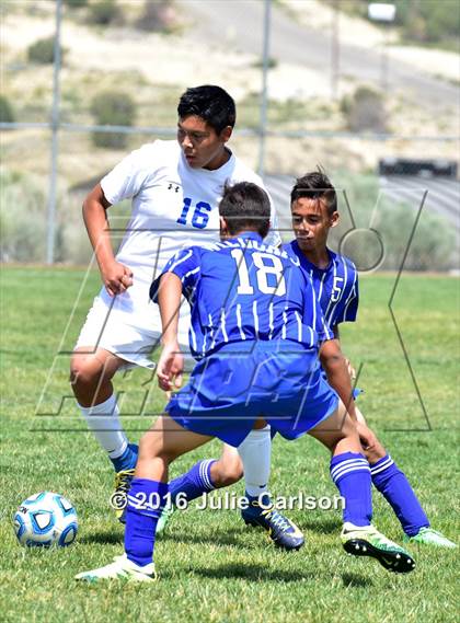 Thumbnail 1 in Bloomfield vs Lovington (Aztec Invitational) photogallery.