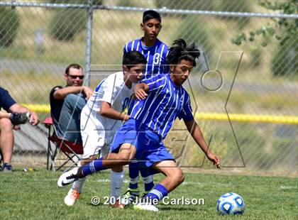 Thumbnail 3 in Bloomfield vs Lovington (Aztec Invitational) photogallery.