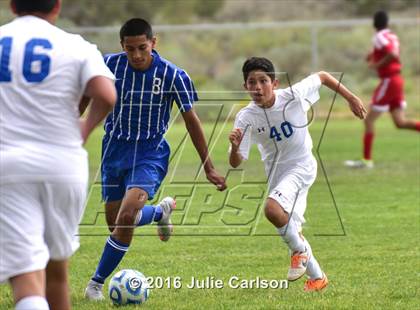 Thumbnail 2 in Bloomfield vs Lovington (Aztec Invitational) photogallery.