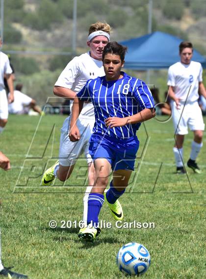 Thumbnail 3 in Bloomfield vs Lovington (Aztec Invitational) photogallery.