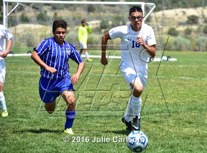 Thumbnail 2 in Bloomfield vs Lovington (Aztec Invitational) photogallery.