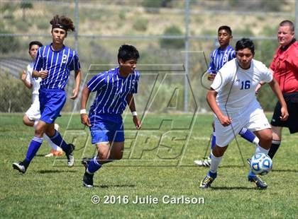 Thumbnail 2 in Bloomfield vs Lovington (Aztec Invitational) photogallery.