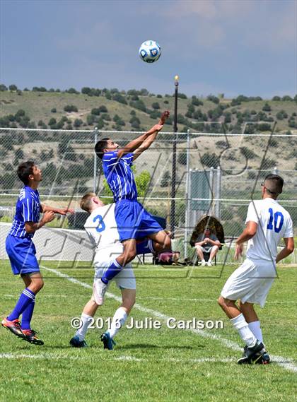 Thumbnail 2 in Bloomfield vs Lovington (Aztec Invitational) photogallery.