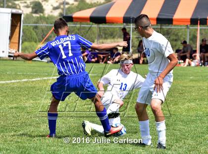 Thumbnail 3 in Bloomfield vs Lovington (Aztec Invitational) photogallery.