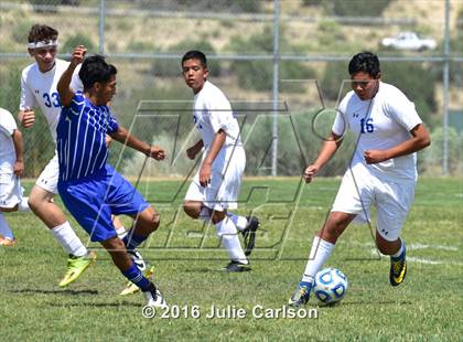 Thumbnail 3 in Bloomfield vs Lovington (Aztec Invitational) photogallery.